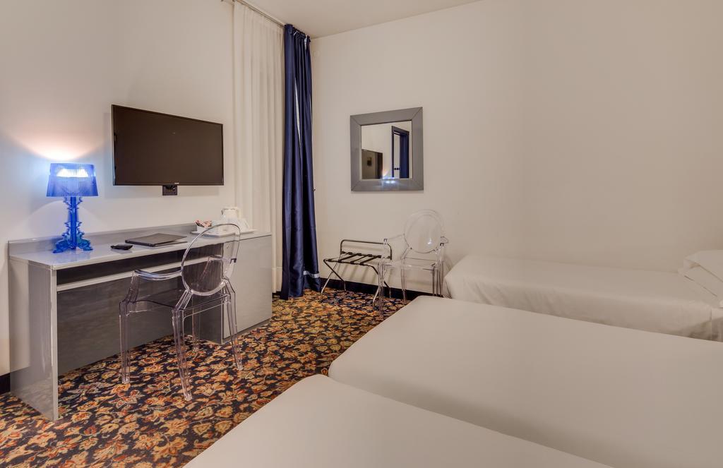 Economy Triple Room,639967221:JPEG